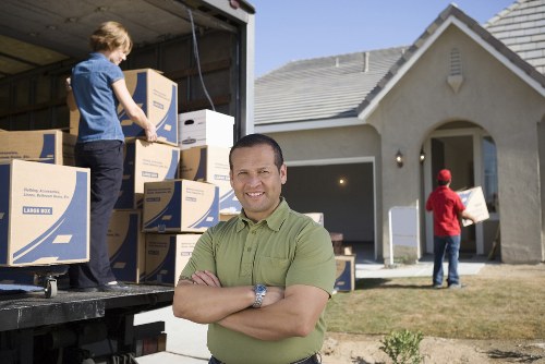 Selection of moving boxes and packing materials for local relocation